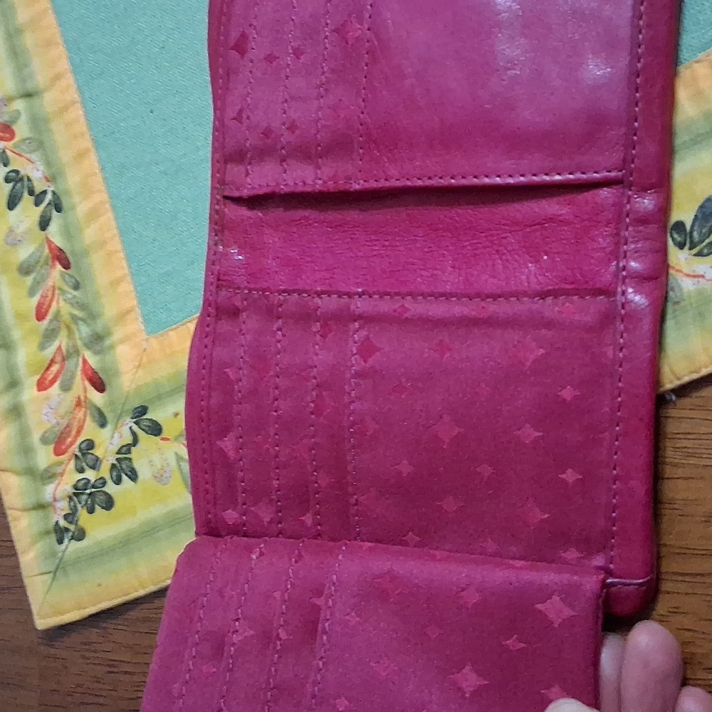 Fossil Fuchsia Leather Wallet - Picture 8 of 11